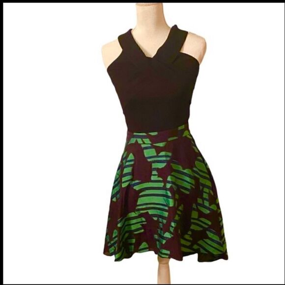 Bebe Beautiful High Low Sleeveless Stretchy Top Green Black Dress Size Medium